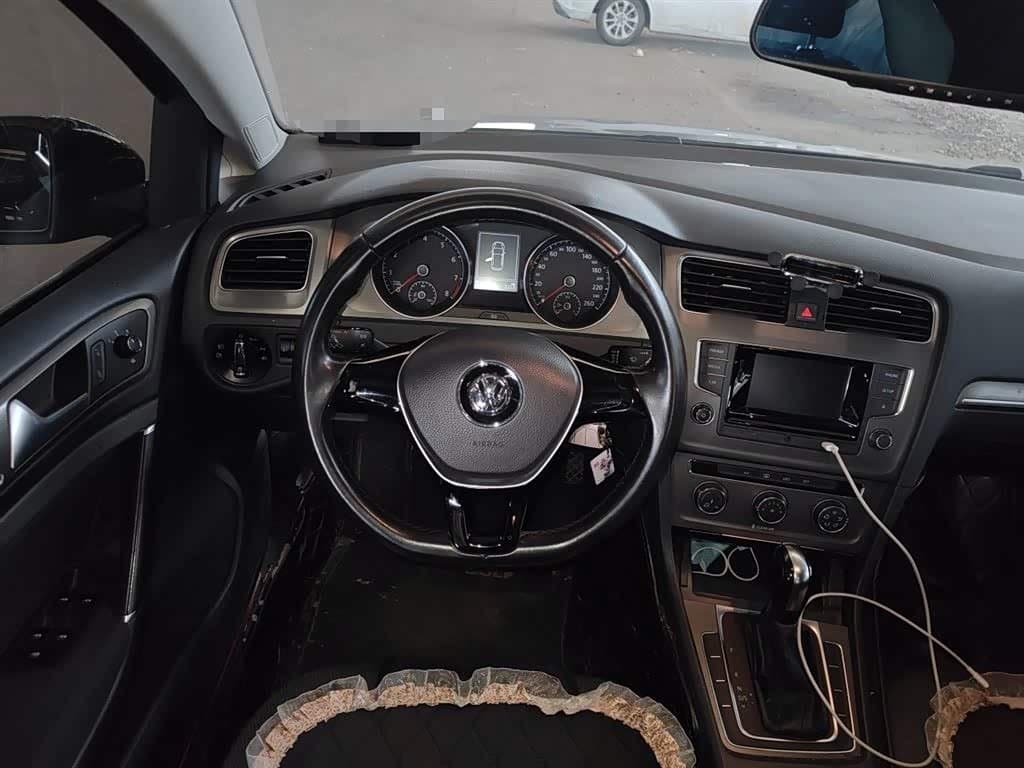 2015 Volkswagen Golf Red, 82,100 km, China export – photo 3