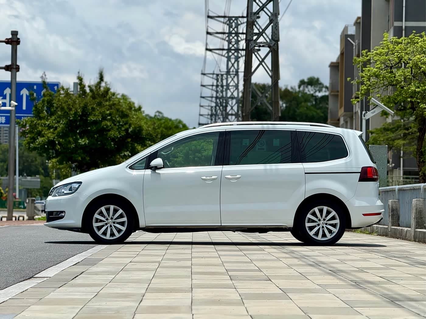 2017 Volkswagen Sharan White, 80,000 km, China export – photo 4