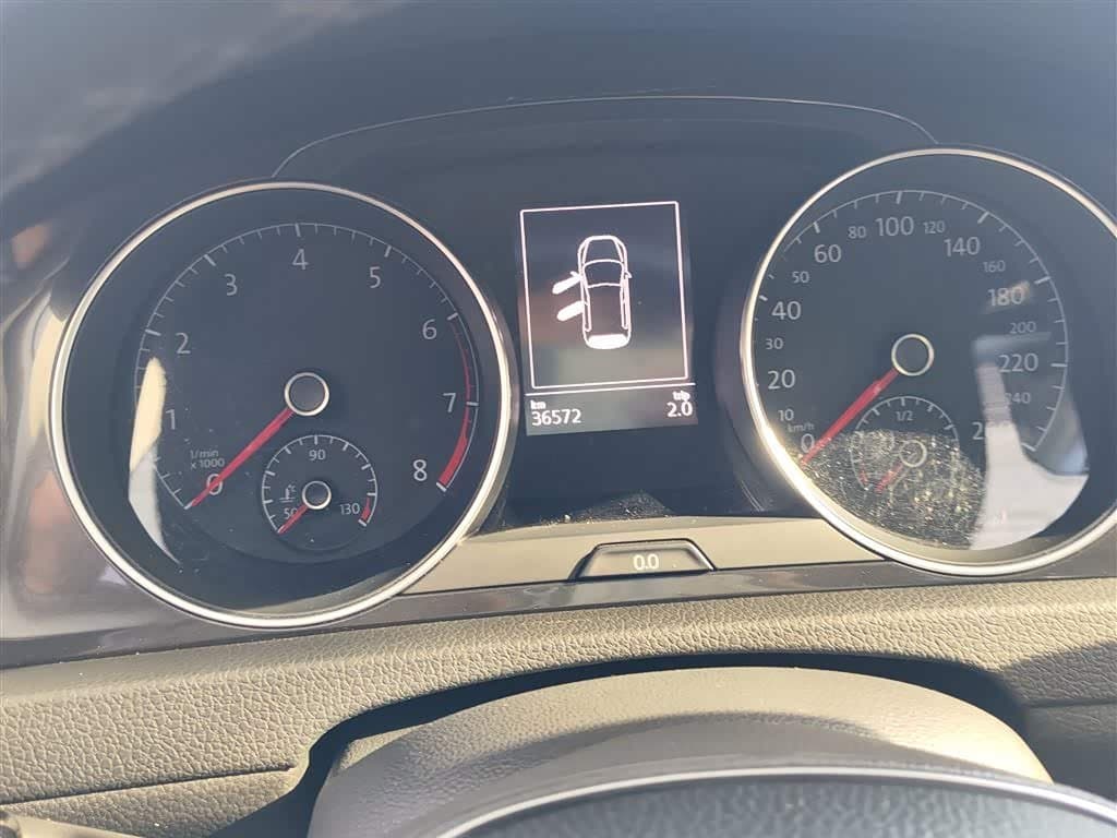 2017 Volkswagen Golf Red, 36,600 km, China export – photo 5