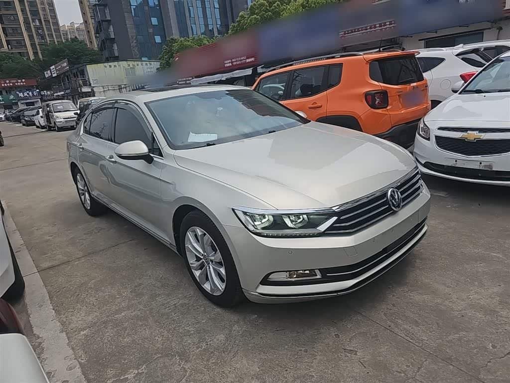 2016 Volkswagen Magotan Champagne, 86,300 km, China export – photo 4