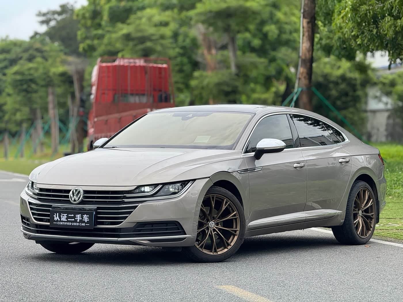 2018 Volkswagen FAW-Volkswagen CC 银灰色, 100,000 km, China export – photo 1