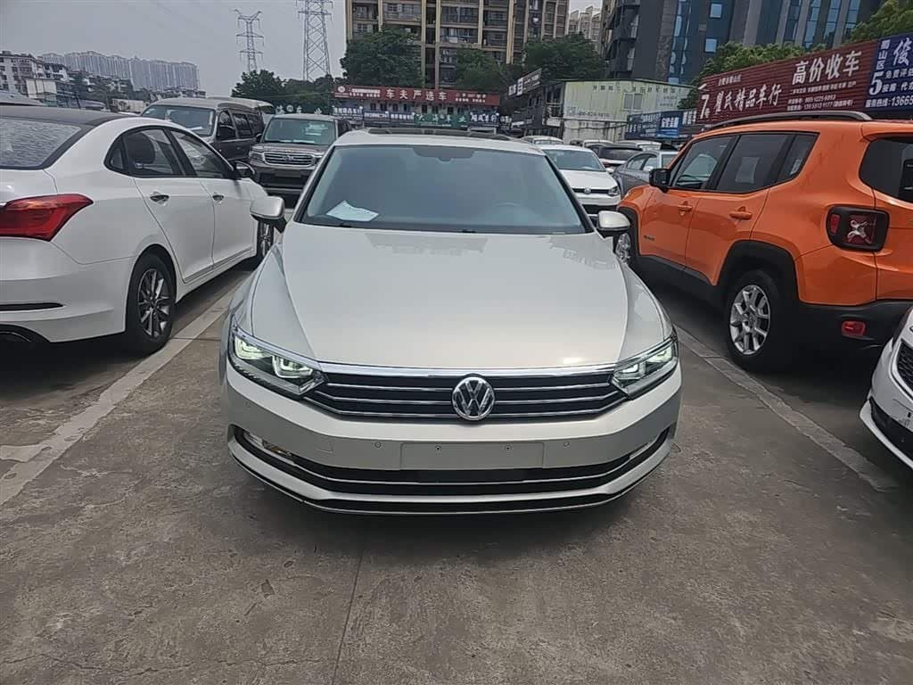 2016 Volkswagen Magotan Champagne, 86,300 km, China export – photo 3