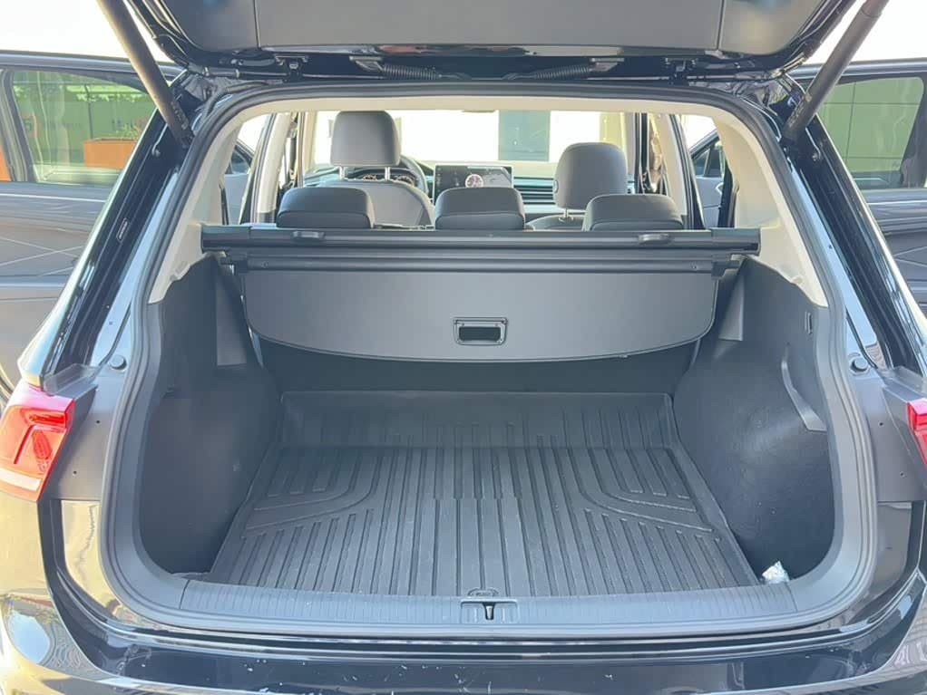 2025 Volkswagen Tiguan L Black, 3,500 km, China export – photo 4