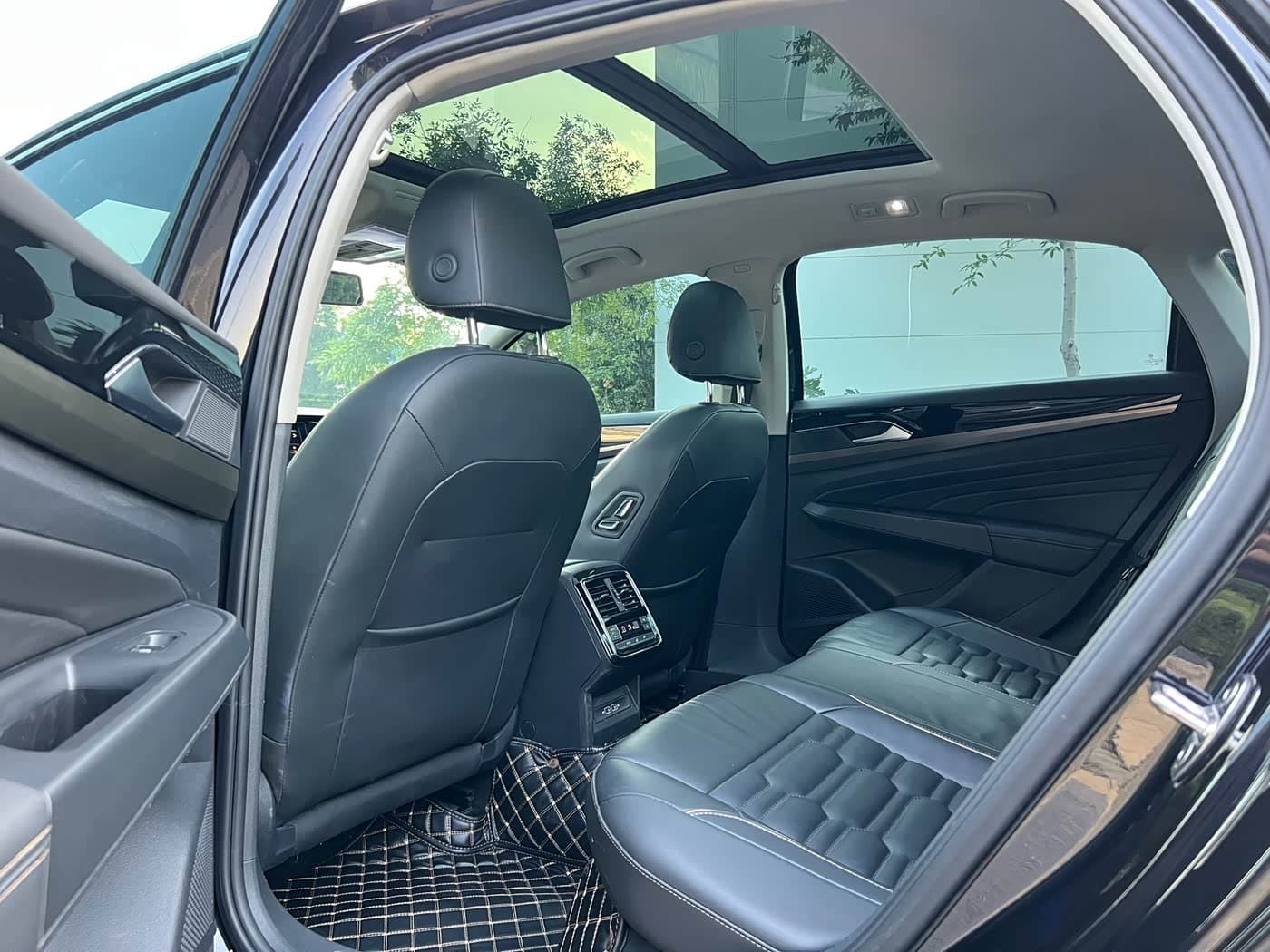 2018 Volkswagen Passat Black, 90,000 km, China export – photo 4