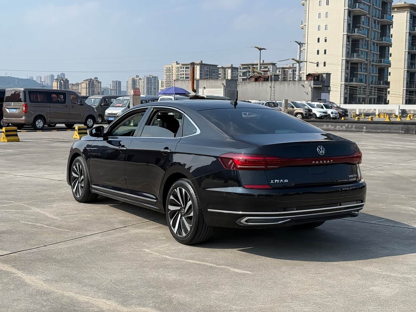 2021 Volkswagen Passat Black, 90,000 km, China export – photo 4