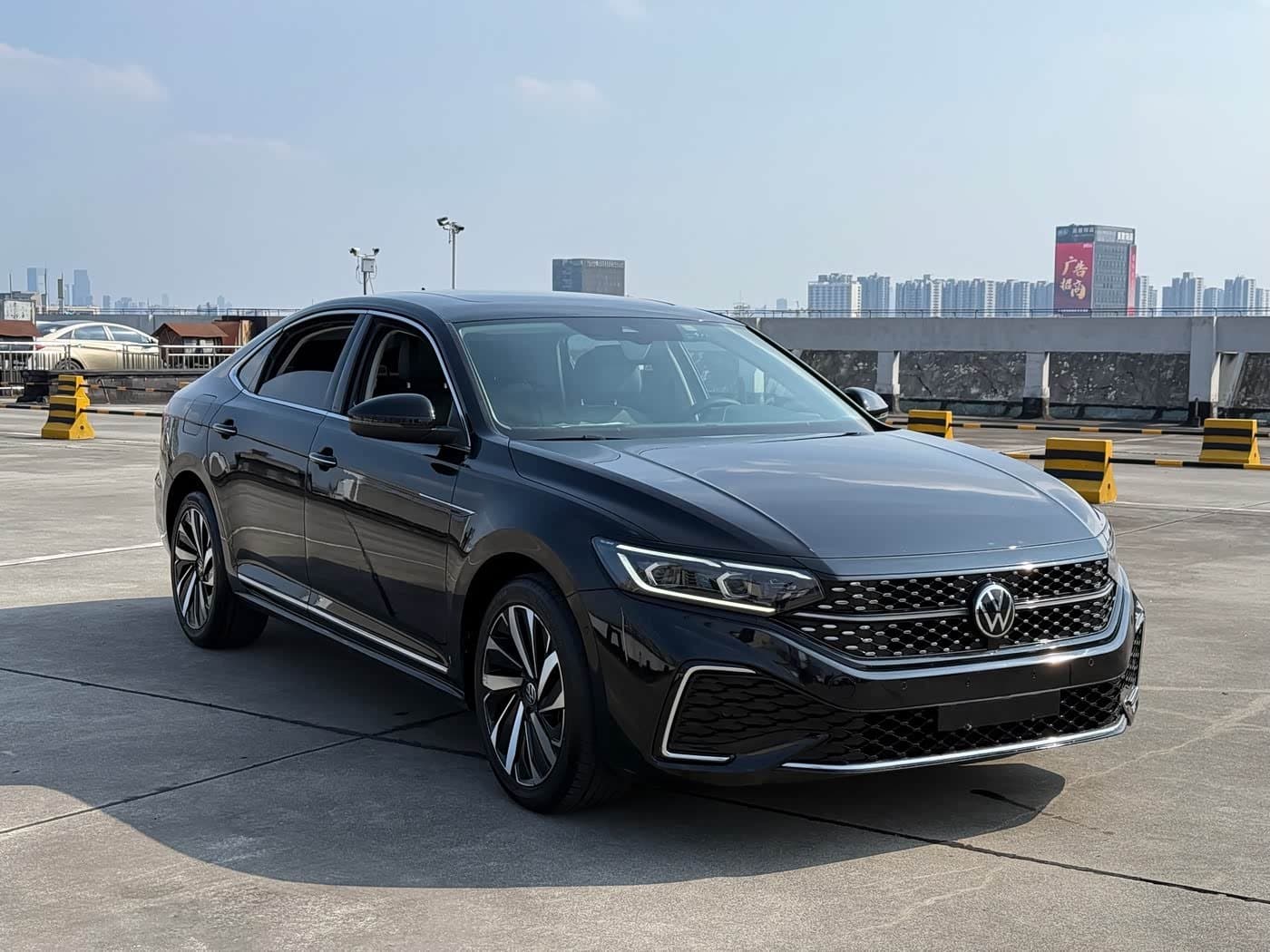 2021 Volkswagen Passat Black, 90,000 km, China export – photo 3