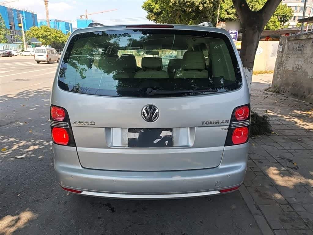 2014 Volkswagen Touran 银灰色, 150,800 km, China export – photo 6