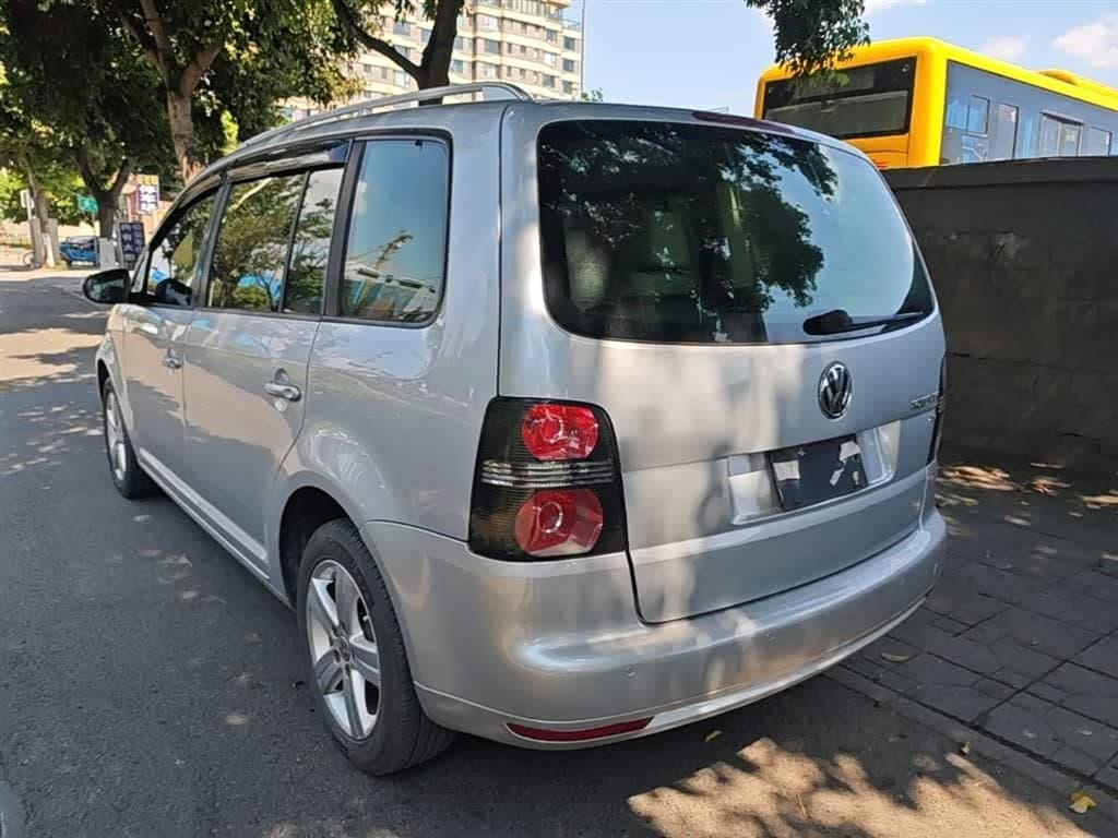 2014 Volkswagen Touran 银灰色, 150,800 km, China export – photo 5