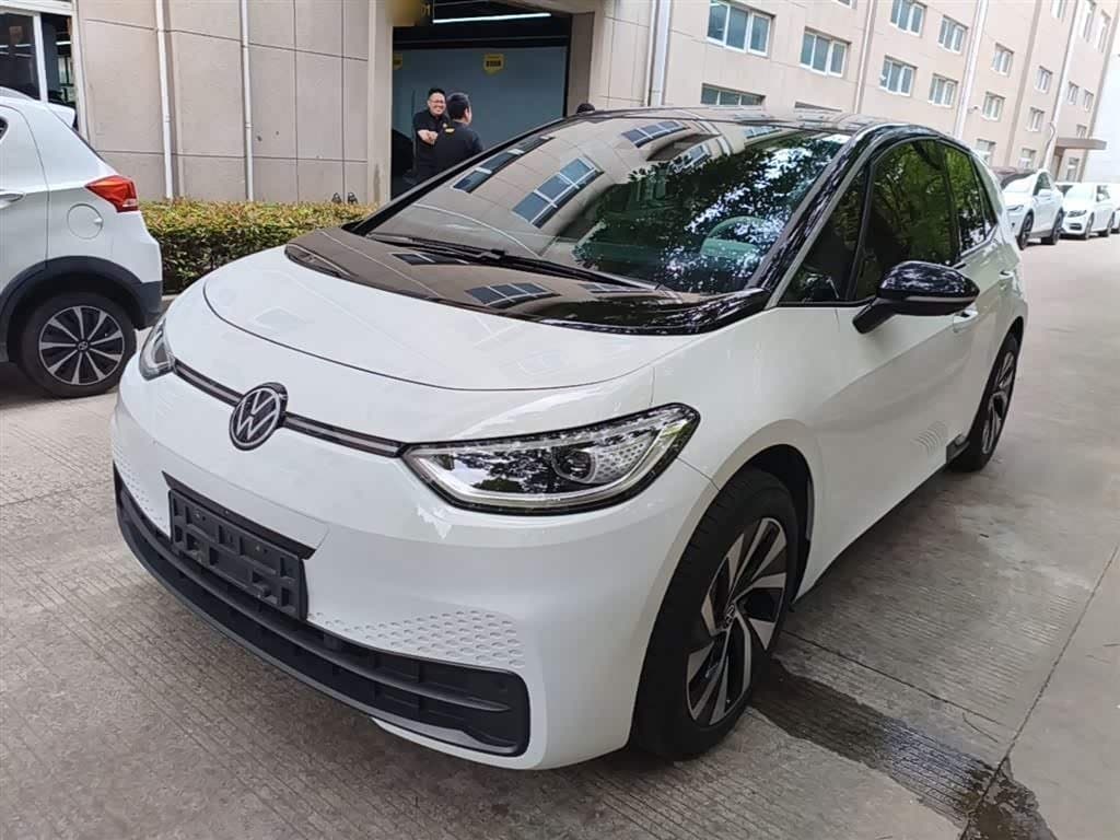 2024 Volkswagen ID.3 White, 8,700 km, China export – photo 2