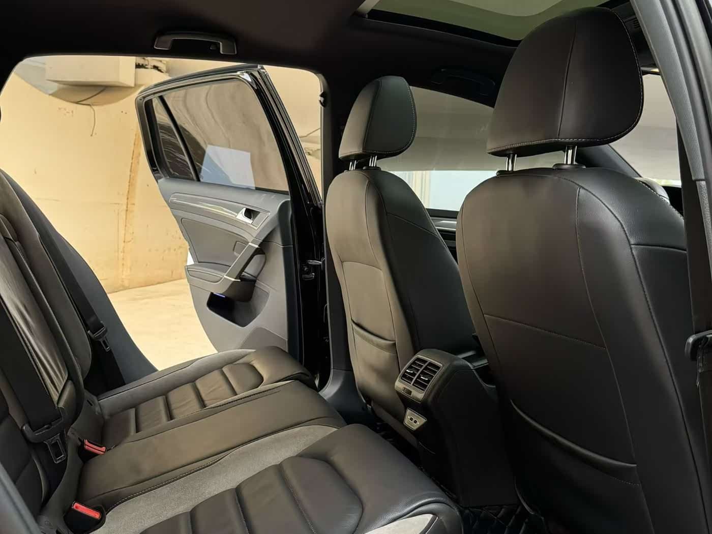 2020 Volkswagen Golf Black, 88,000 km, China export – photo 5