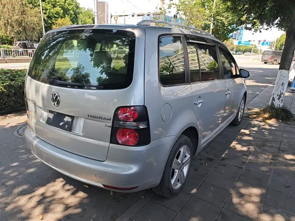 2014 Volkswagen Touran 银灰色, 150,800 km, China export – photo 7