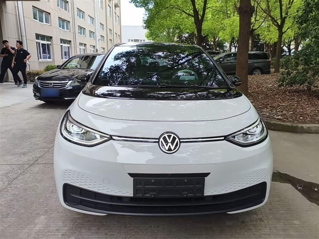 2024 Volkswagen ID.3 White, 8,700 km, China export – photo 3