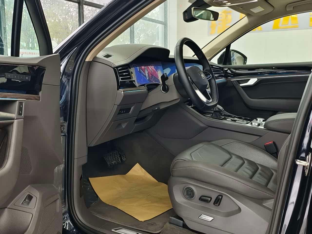 2021 Volkswagen Touareg Blue, 65,000 km, China export – photo 5