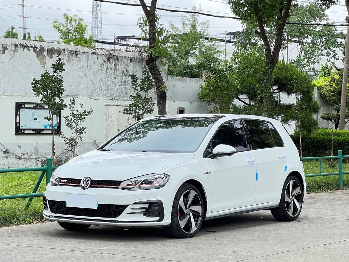 2017 Volkswagen Golf GTI White, 84,000 km, China export – photo 1