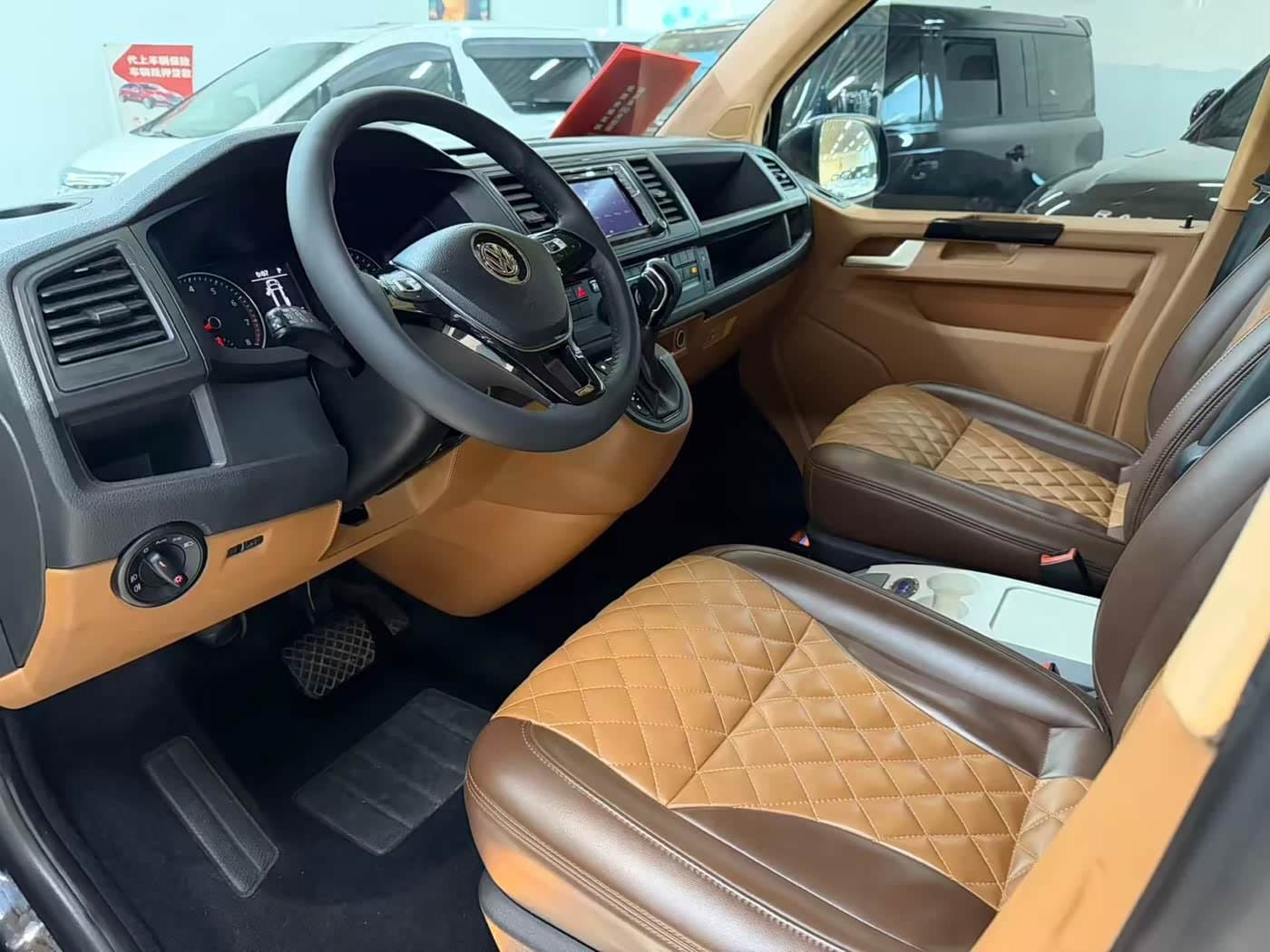 2017 Volkswagen Caravelle Black, 70,000 km, China export – photo 5