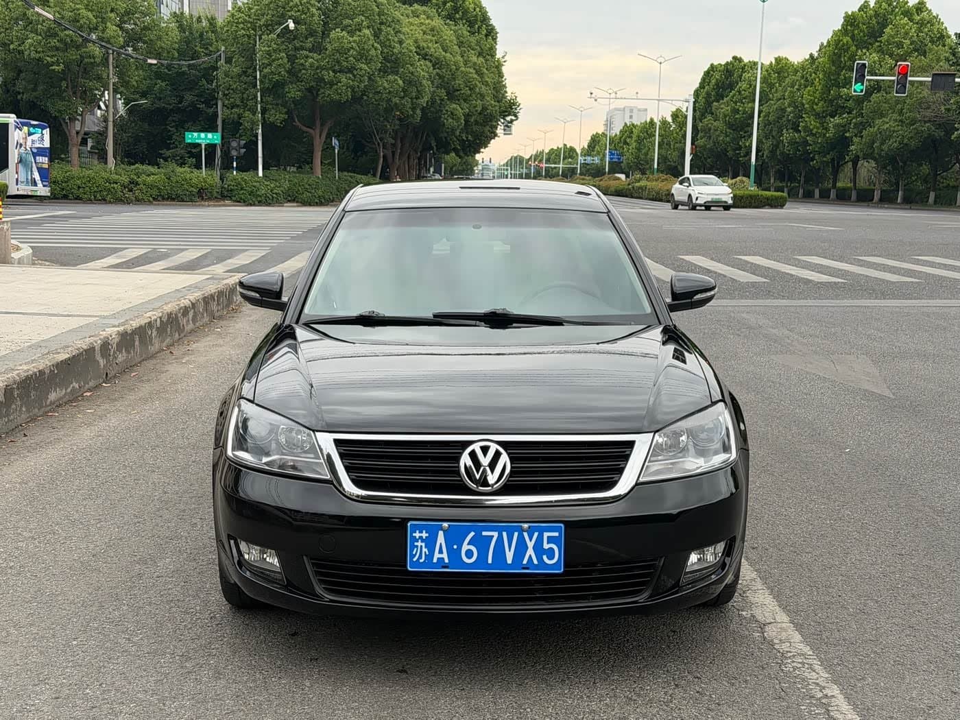 2009 Volkswagen Passat Lingyu Black, 61,000 km, China export – photo 2
