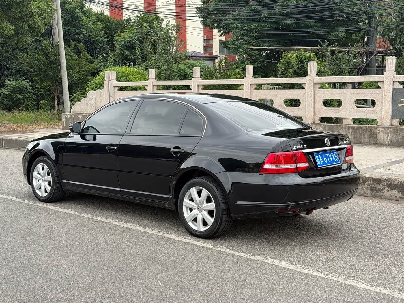 2009 Volkswagen Passat Lingyu Black, 61,000 km, China export – photo 4