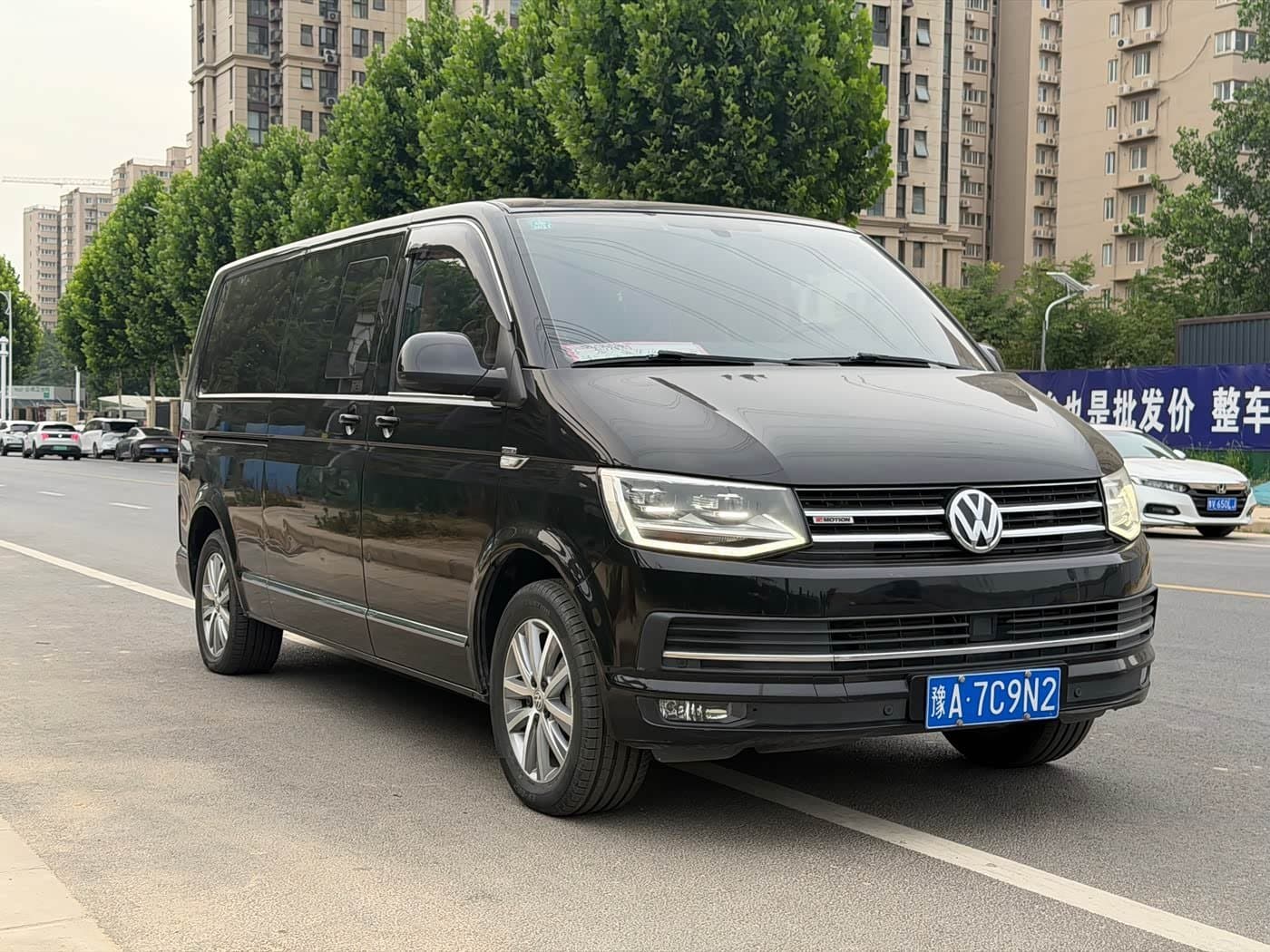 2016 Volkswagen Caravelle Black, 106,000 km, China export – photo 3