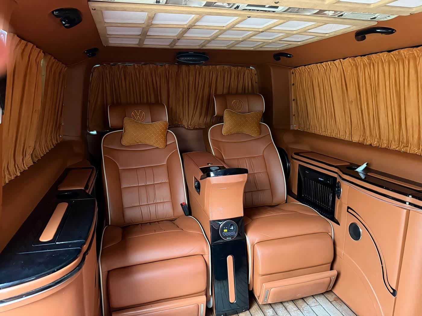 2016 Volkswagen Caravelle Black, 106,000 km, China export – photo 6