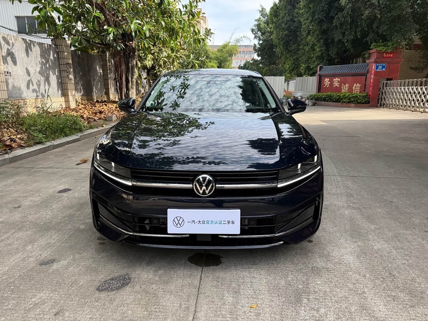 2024 Volkswagen Magotan Blue, 7,000 km, China export – photo 2