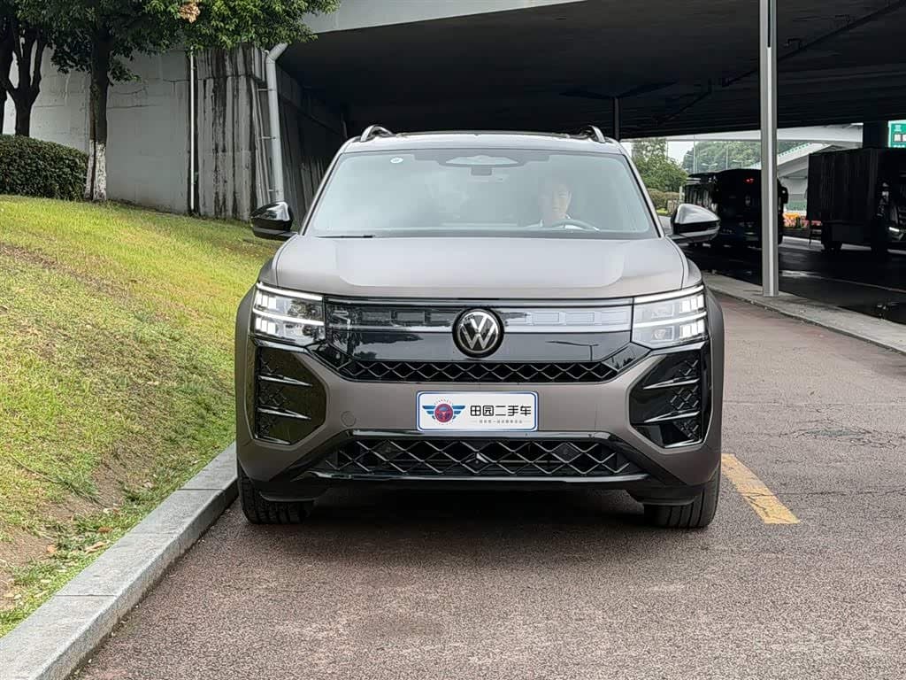 2025 Volkswagen Teramont Champagne, 4,500 km, China export – photo 2