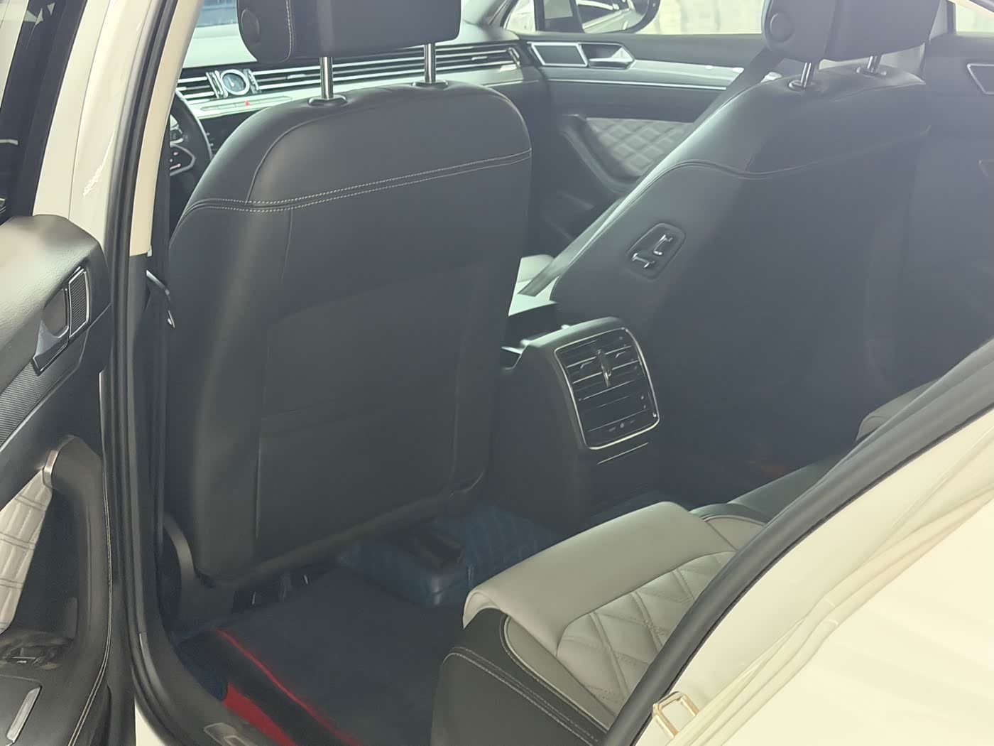 2022 Volkswagen Magotan White, 40,000 km, China export – photo 2