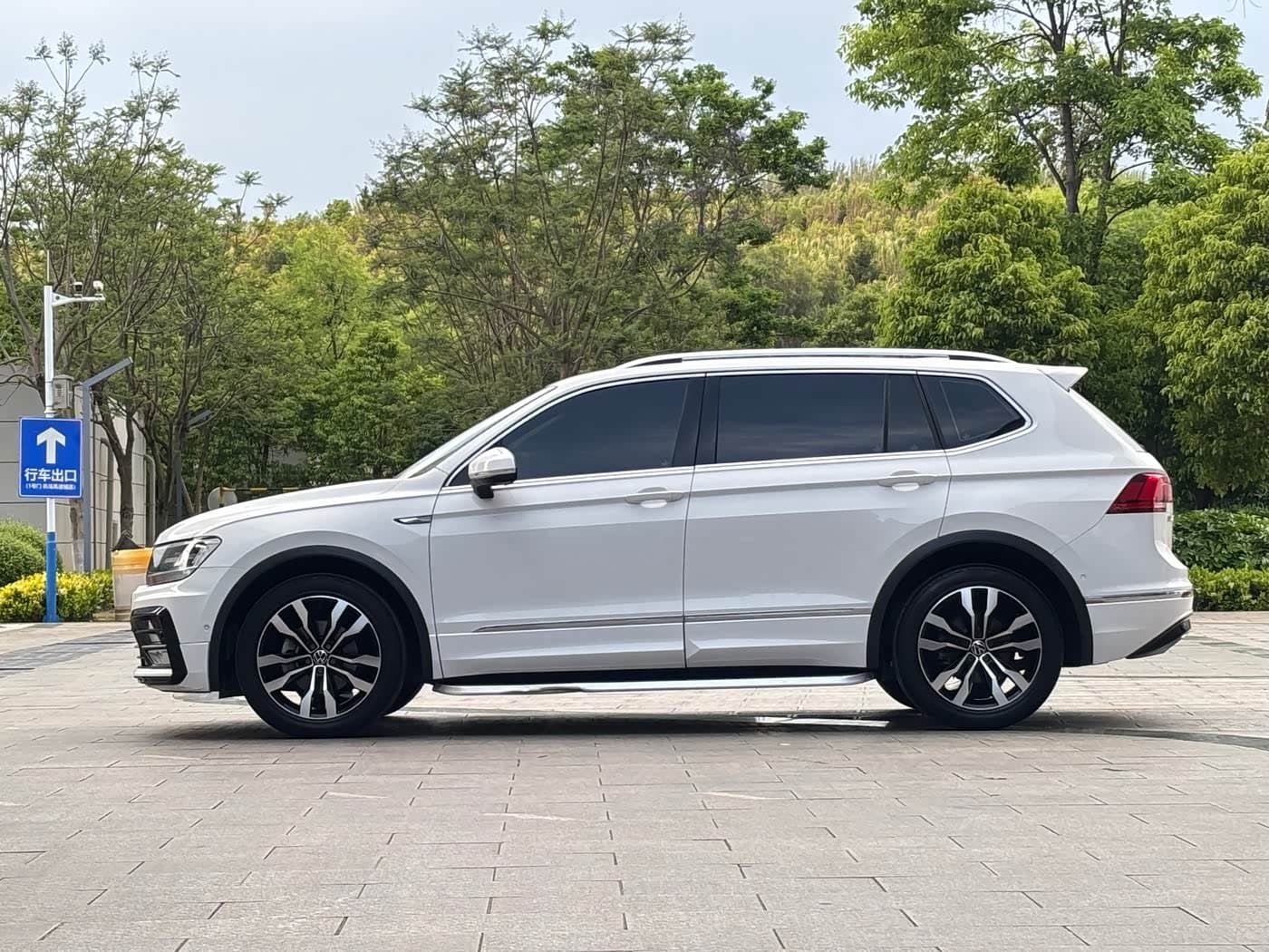 2020 Volkswagen Tiguan L White, 60,000 km, China export – photo 4