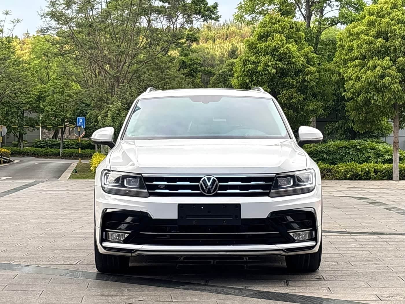 2020 Volkswagen Tiguan L White, 60,000 km, China export – photo 2