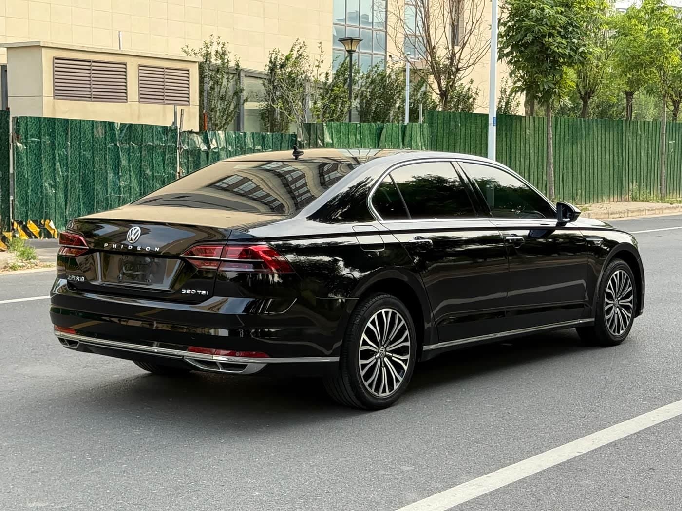 2016 Volkswagen Phideon Black, 82,000 km, China export – photo 7