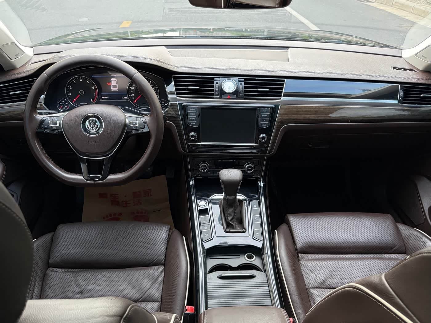 2016 Volkswagen Phideon Black, 82,000 km, China export – photo 5
