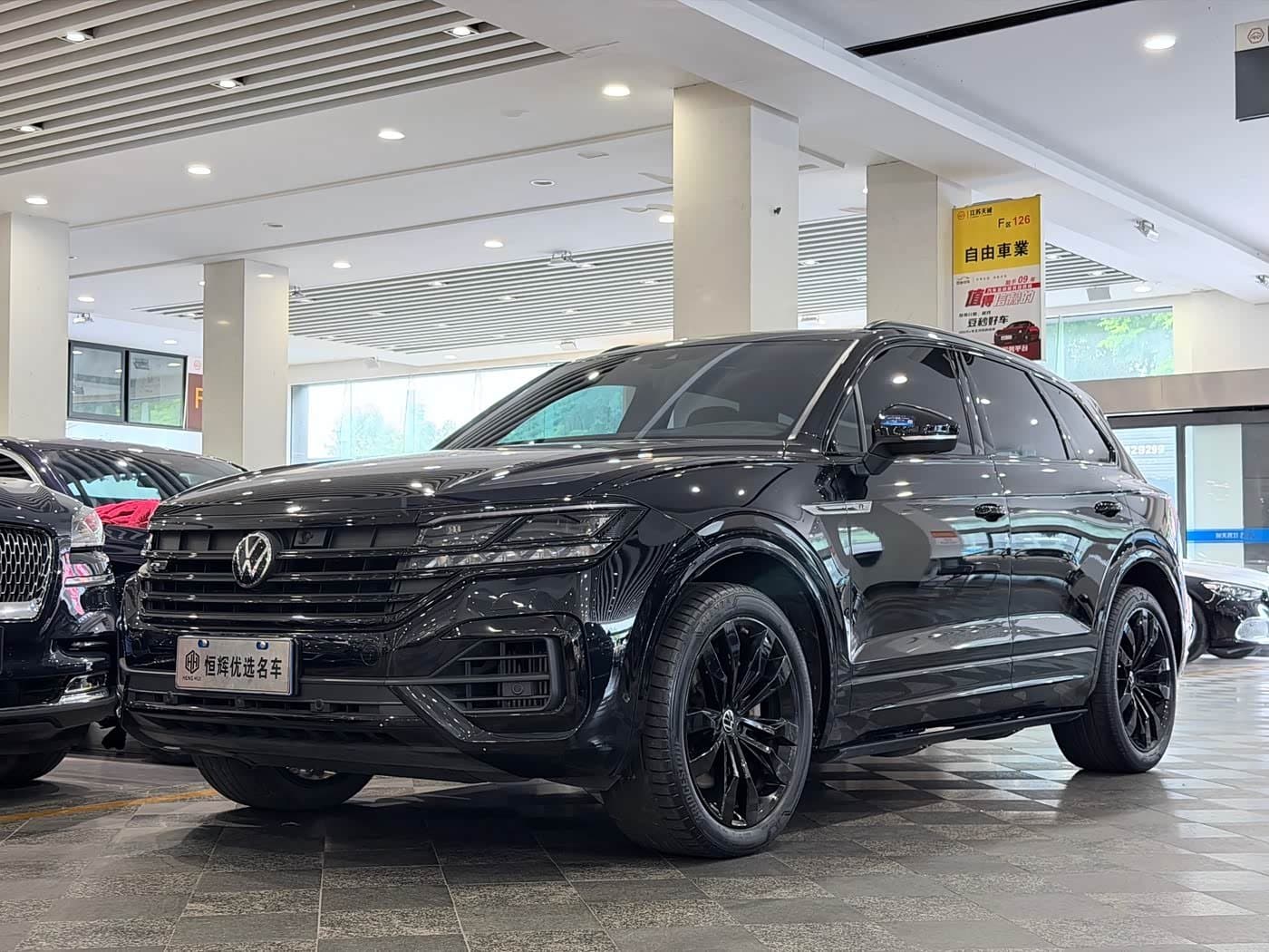 2021 Volkswagen Touareg Black, 57,000 km, China export – photo 1