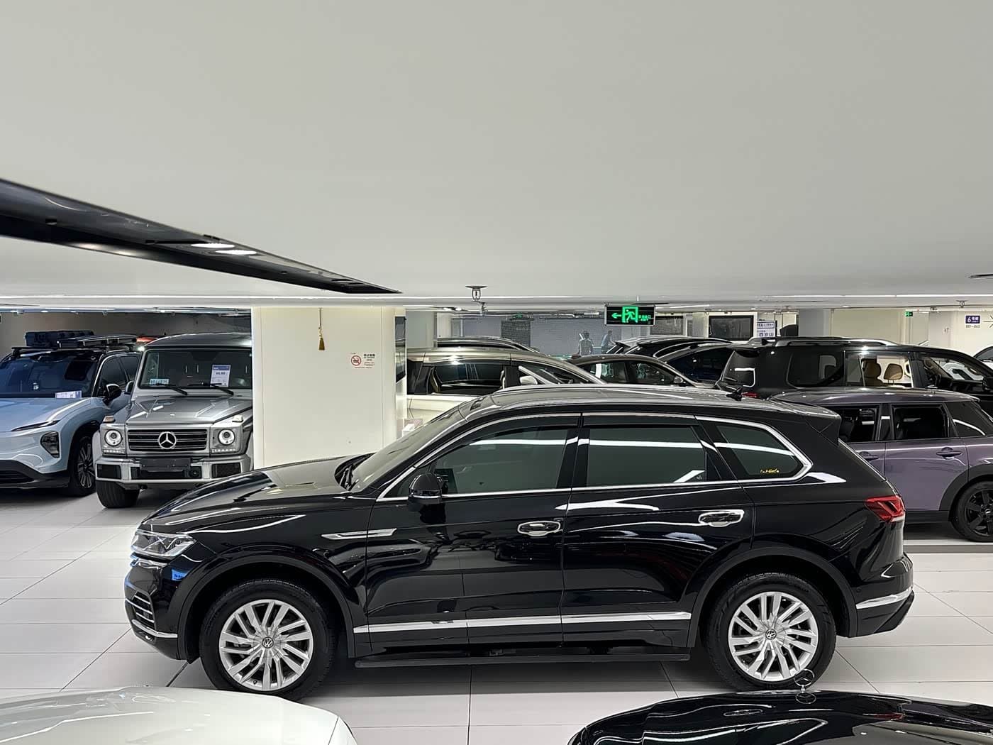 2019 Volkswagen Touareg Black, 70,000 km, China export – photo 4