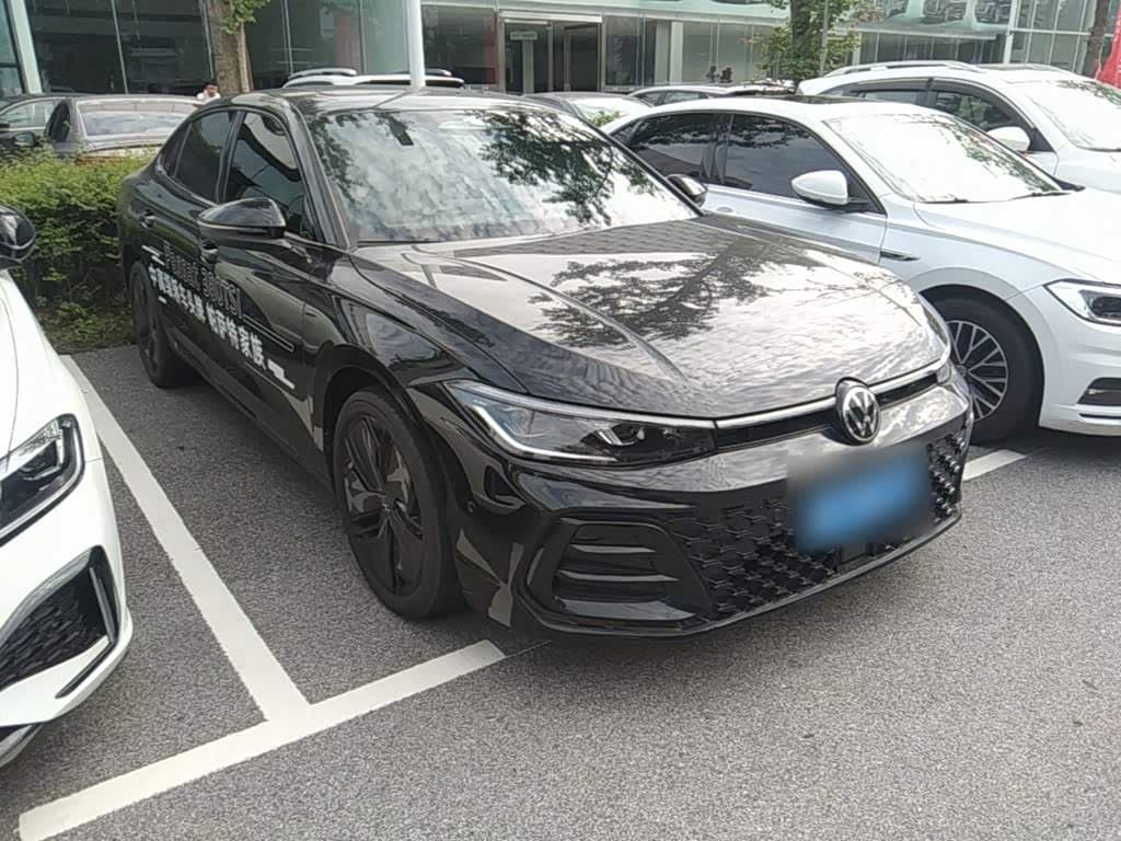 2024 Volkswagen Passat Black, 2,400 km, China export – photo 4