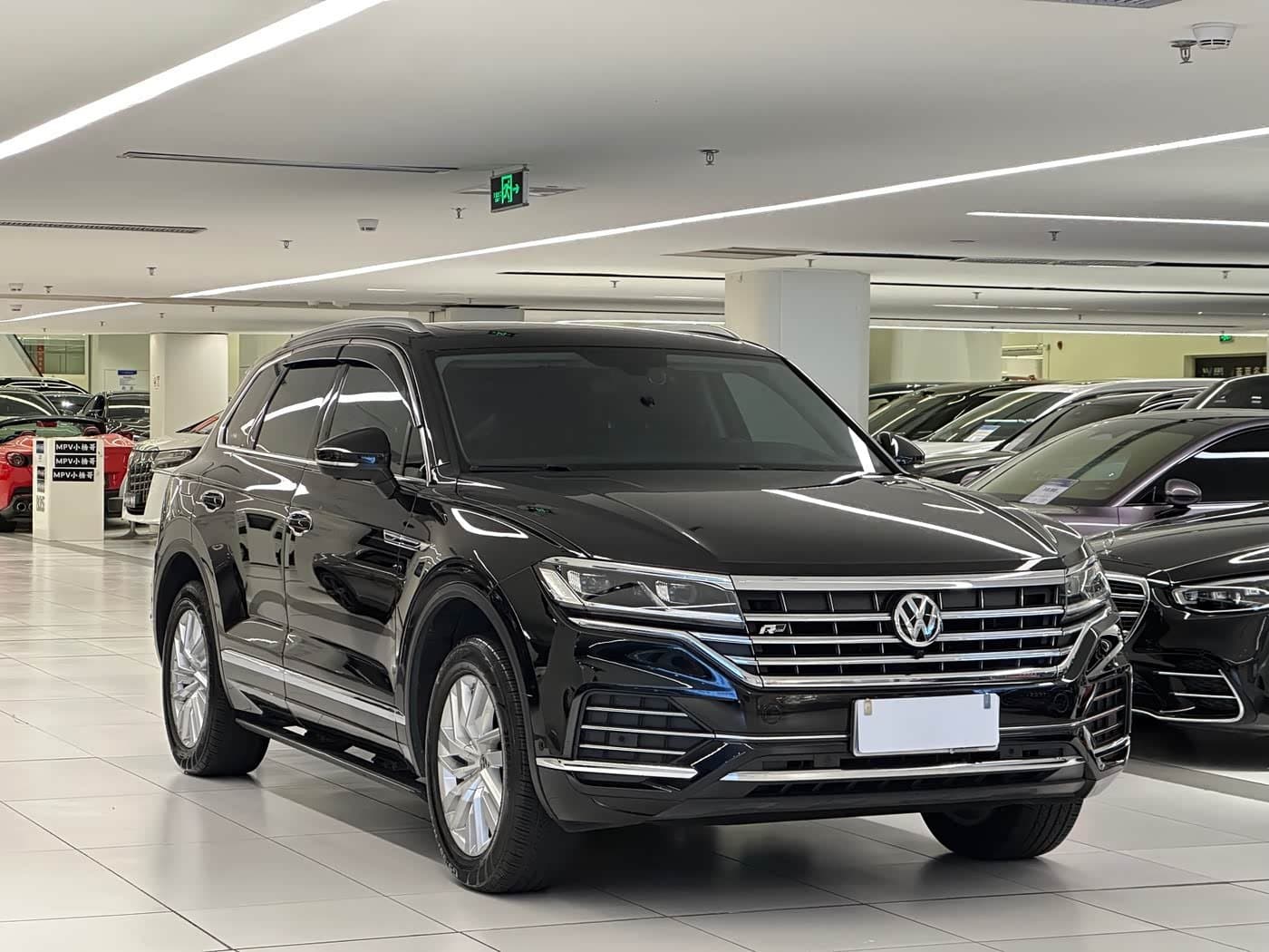 2019 Volkswagen Touareg Black, 70,000 km, China export – photo 3