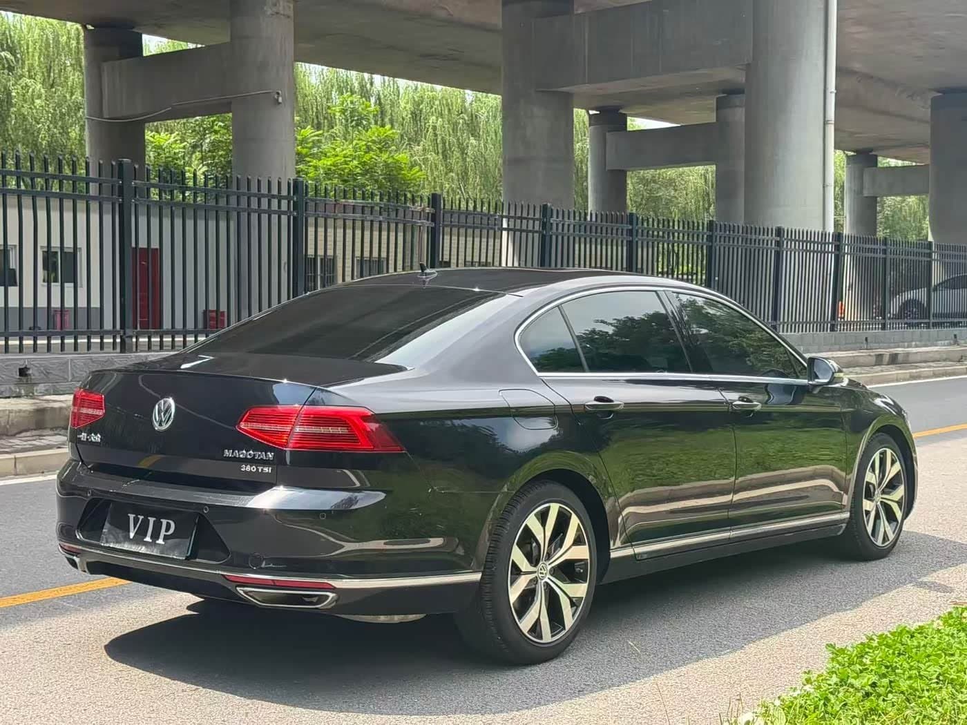 2016 Volkswagen Magotan Black, 97,000 km, China export – photo 6