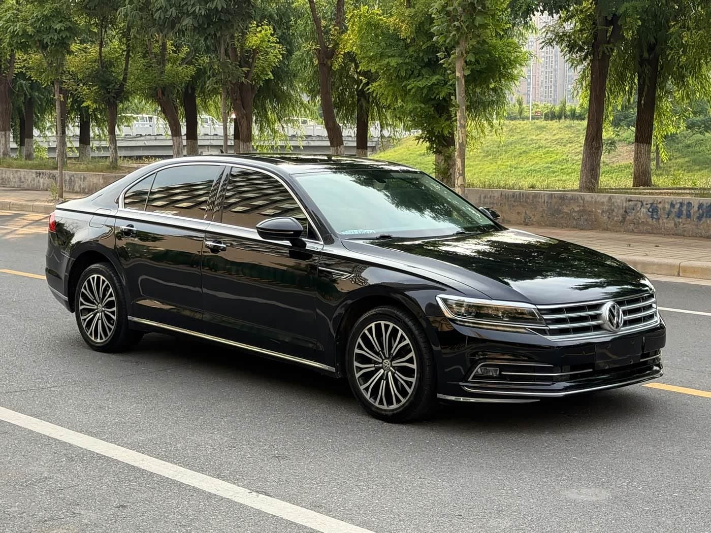 2017 Volkswagen Phideon Black, 79,000 km, China export – photo 3
