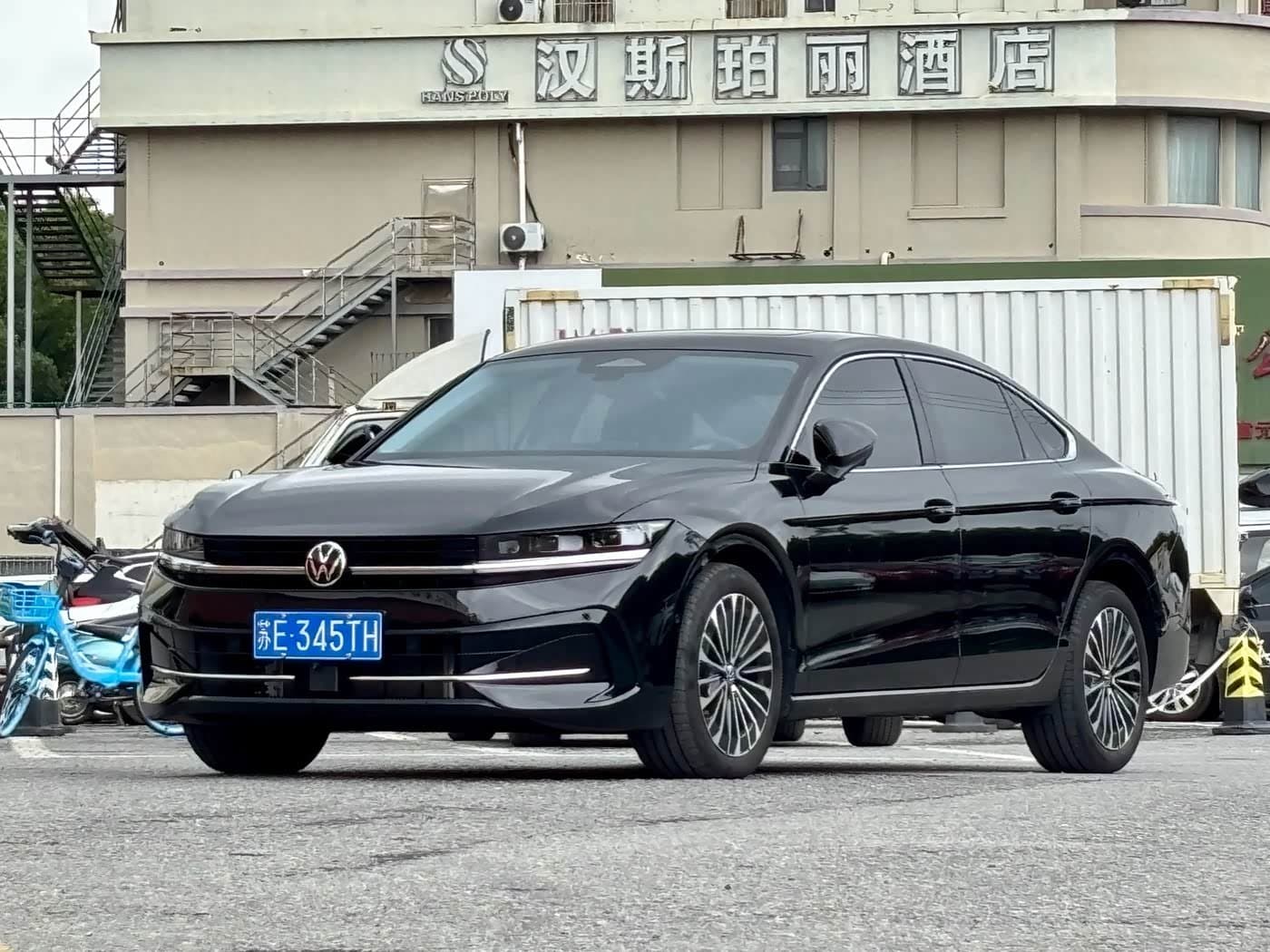 2024 Volkswagen Magotan Black, 15,000 km, China export – photo 2