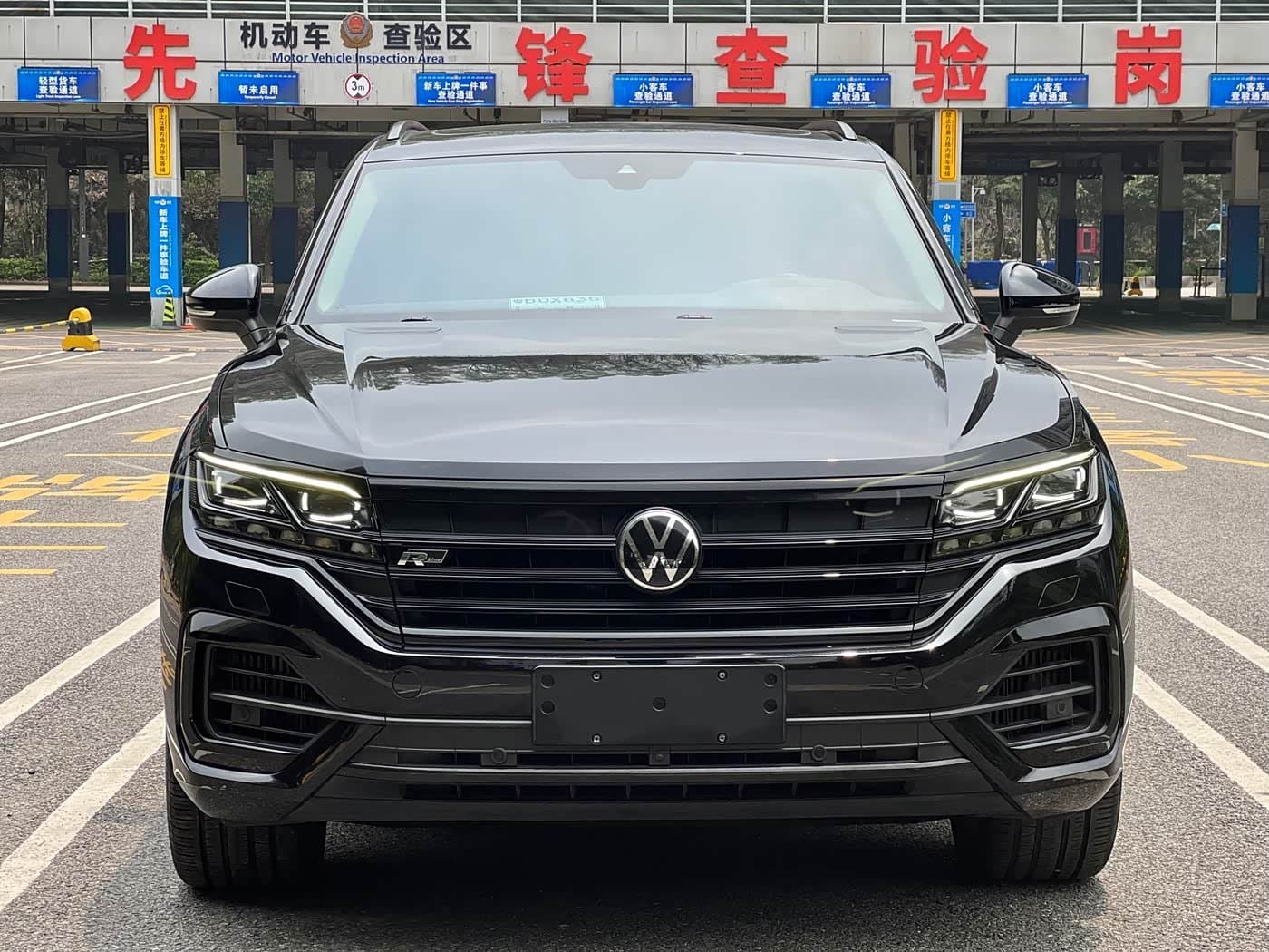 2021 Volkswagen Touareg Black, 60,000 km, China export – photo 4