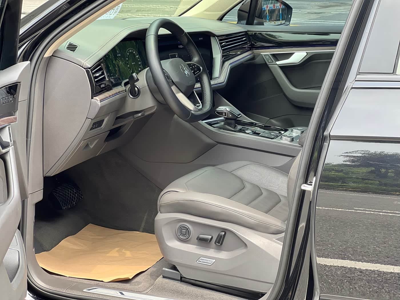 2021 Volkswagen Touareg Black, 60,000 km, China export – photo 6