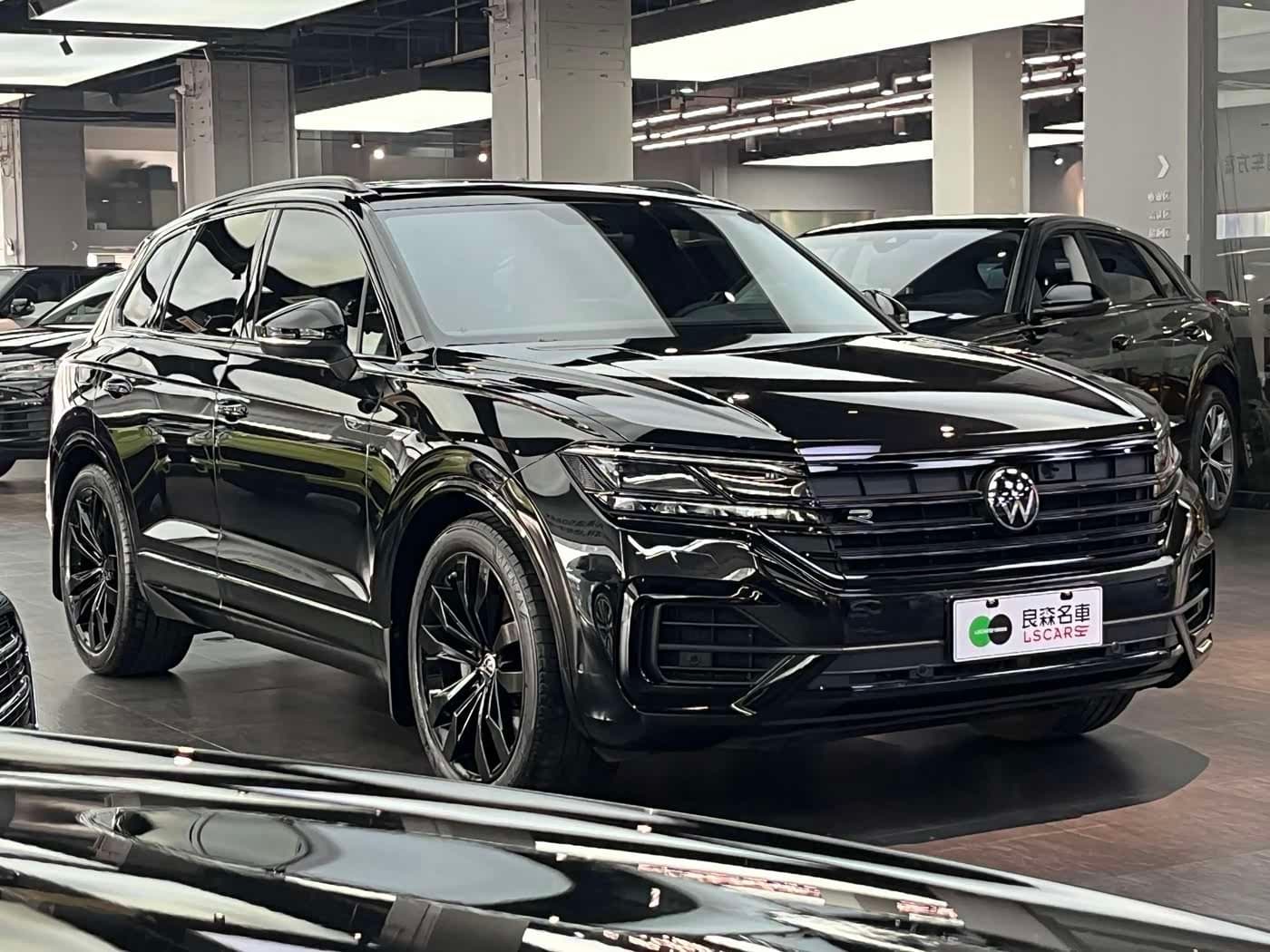 2022 Volkswagen Touareg Black, 26,000 km, China export – photo 3