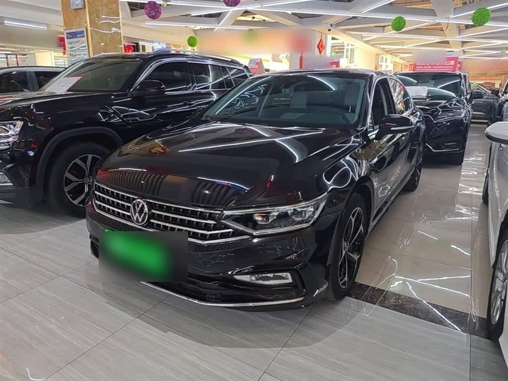 2024 Volkswagen Magotan Black, 9,800 km, China export – photo 2