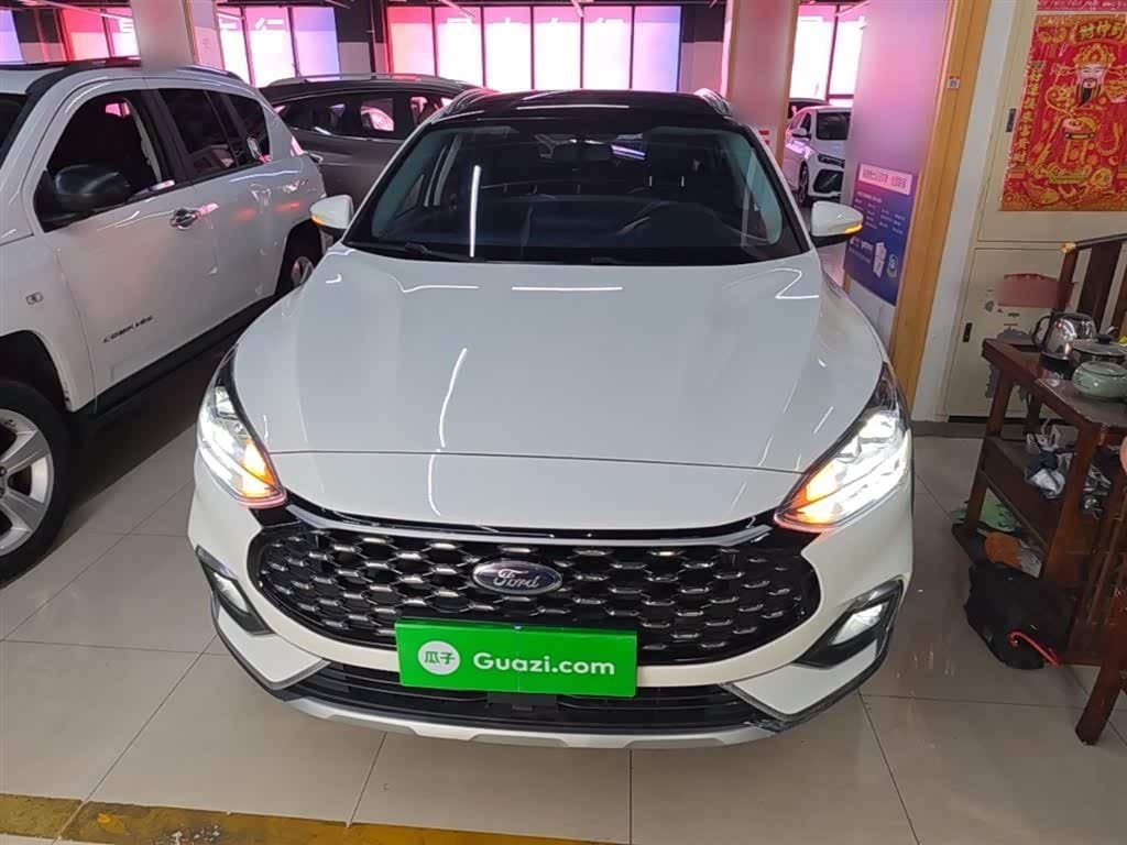 2020 Ford Focus White, 64,200 km, China export – photo 3