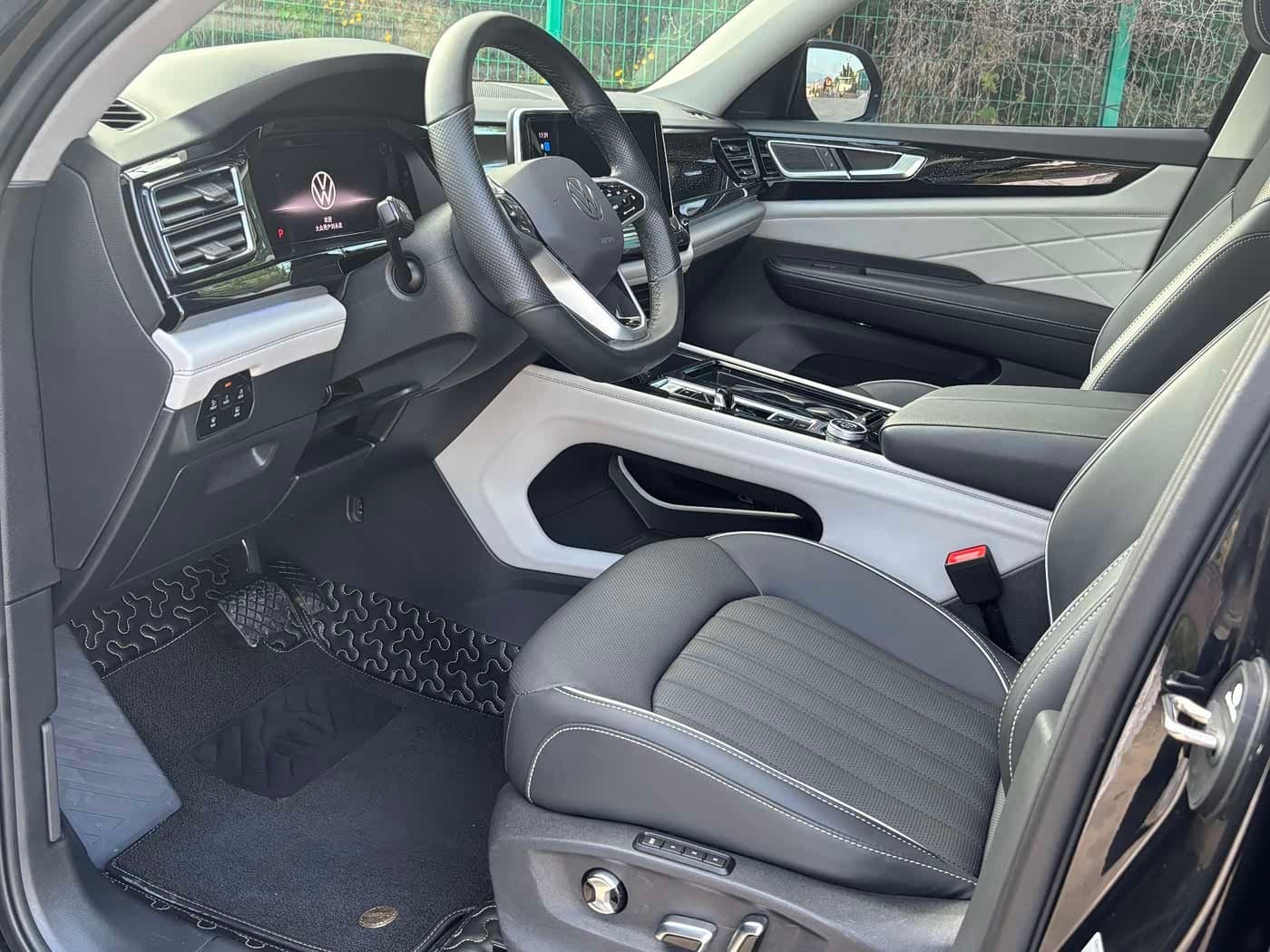 2022 Volkswagen Teramont Black, 50,000 km, China export – photo 6