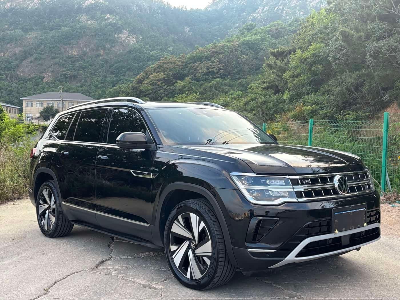 2022 Volkswagen Teramont Black, 50,000 km, China export – photo 3