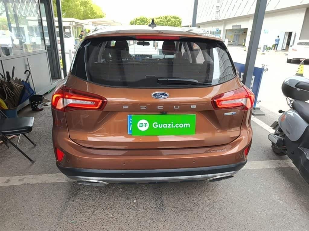2020 Ford Focus Champagne, 22,700 km, China export – photo 6