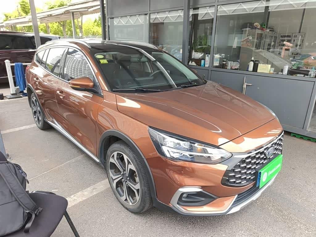 2020 Ford Focus Champagne, 22,700 km, China export – photo 4