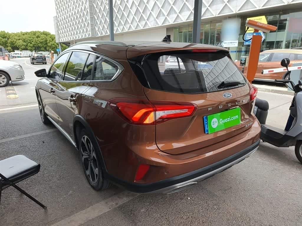 2020 Ford Focus Champagne, 22,700 km, China export – photo 5