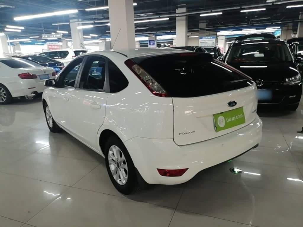 2013 Ford Focus White, 38,300 km, China export – photo 5