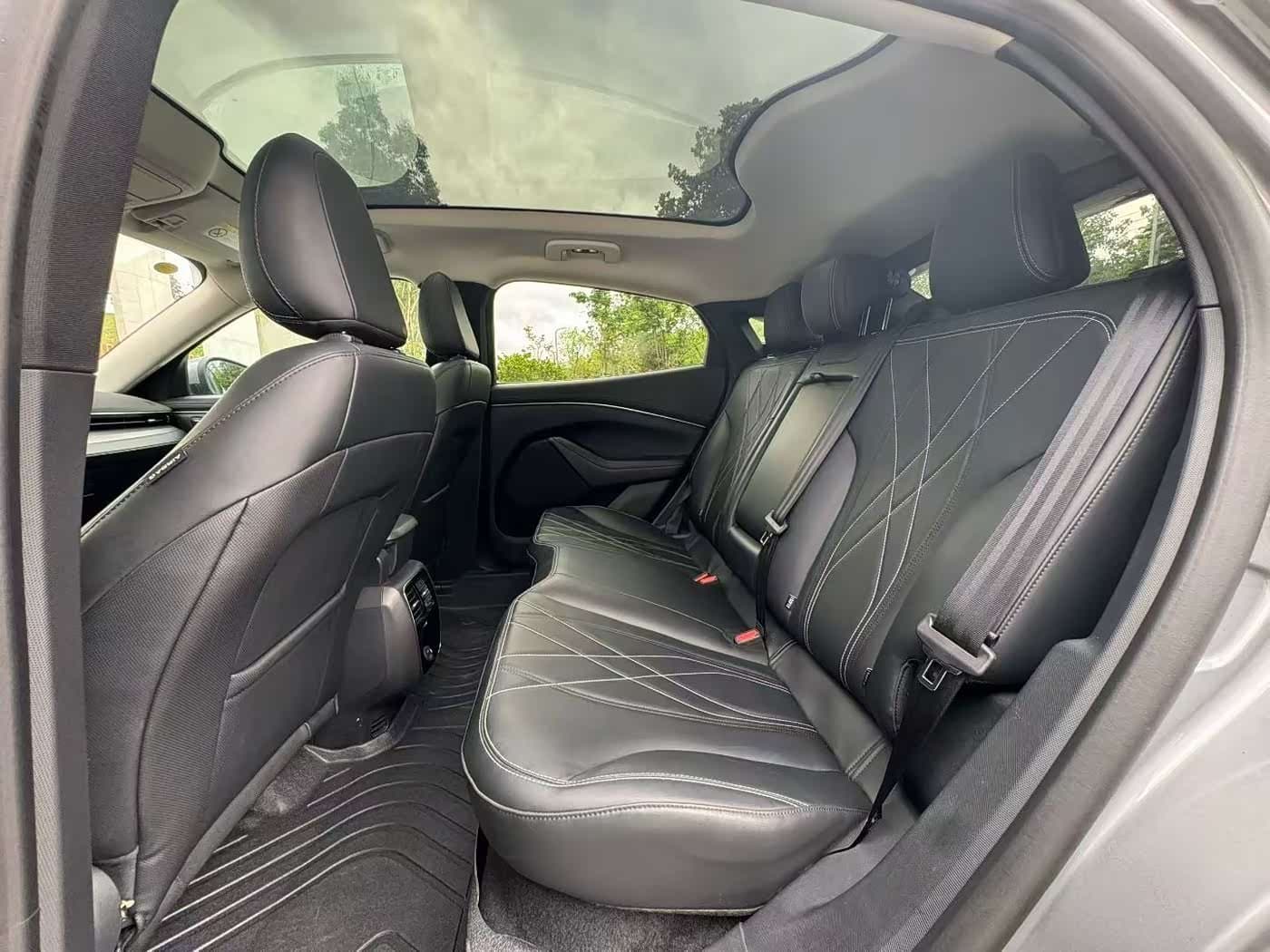 2021 Ford Mustang Mach-E 银灰色, 66,000 km, China export – photo 6