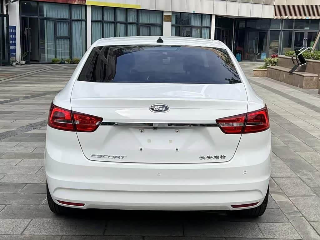 2017 Ford Escort White, 102,300 km, China export – photo 6